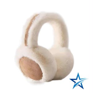 Pode incluir: Protetores de ouvido creme com uma textura macia e fofa. As conchas são bege claro e a faixa de cabeça é creme a condizer. Estes protetores de ouvido são projetados para manter os ouvidos aquecidos em climas frios.