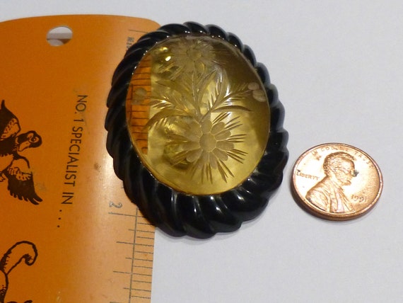 Bakelite Clip. Vintage Carved Laminated Two Tone … - image 3