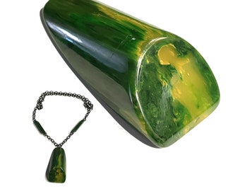 Large Green Bakelite Chunky Pendant Necklace. Vintage Circa 1960s. Original Black Metal Chain. Great Condition.