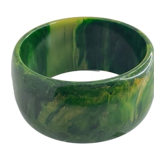 Vintage Bakelite Bangle. Chunky 1.5 Inch Thick. Dark Green Swirled with Yellow. Circa 1940s. Tested, Guaranteed. 55 Grams