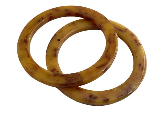 Pair of Matching FLAT Bakelite Bangles. Cool Tan … - image 1