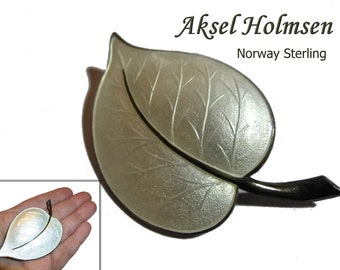 Aksel Holmsen Vintage Sterling Brooch. Modernist White Leaf Design. Stunning Enamel Pin from Norway. Norwegian Sterling Silver. 1960s.