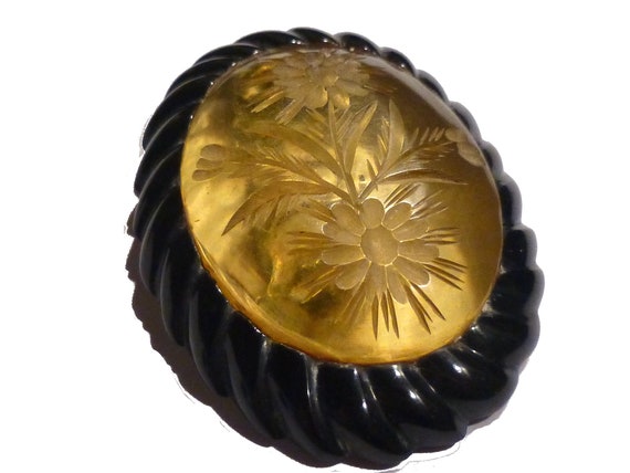 Bakelite Clip. Vintage Carved Laminated Two Tone … - image 10