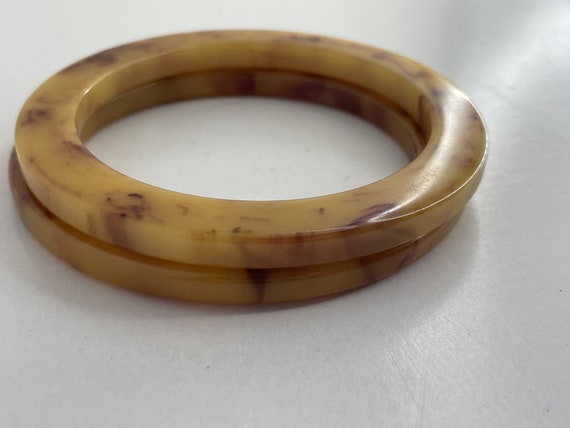 Pair of Matching FLAT Bakelite Bangles. Cool Tan … - image 7