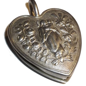 Antique Sterling Silver Repoussé French Catholic Nun&#39;s Heart Reliquary Locket. Made in London in 1924. Vive Jesus et Marie. 38 Grams