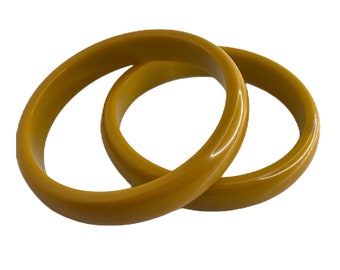 Vintage Pea Green Bakelite Bangles, 1940s USA, Pair