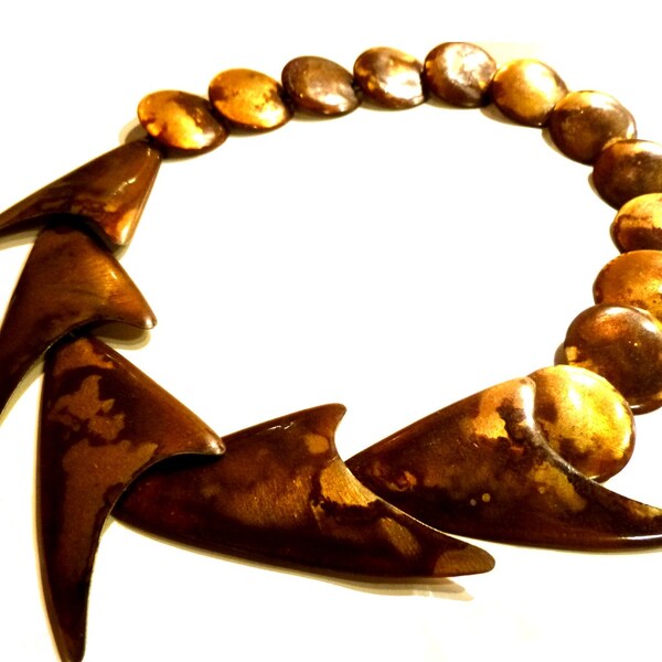 David URSO Vintage Boomerang Organic Resin Necklace. Brown & Golden Tones.