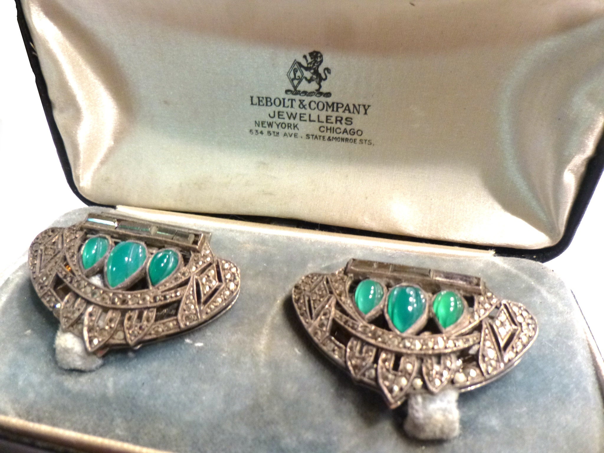 ? Vintage Made in Paris France 1930s French Art Deco Silver & Marcasite Shoe Clips Pair Greens Stones Chrysoprase In Chicago LeBolt Box. pins en clips Kleding- & schoenclips Sieraden Broches 