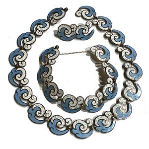 Margot de Taxco #5855 Enamel Sterling &quot;Interconnected Leaves&quot; Jewelry Set Necklace, Bracelet & Earrings. Vintage Mexican Silver Circa 1950s.