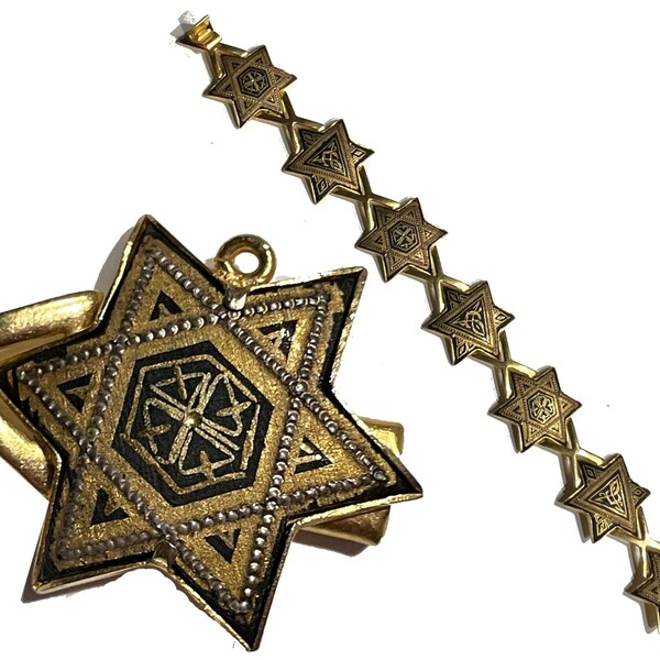 Vintage Jewish Star of David Link Bracelet. Six Pointed Stars. Gold-Tone Metal & Enamel. 7" Length. Beautiful Damascene. No Maker Mark.