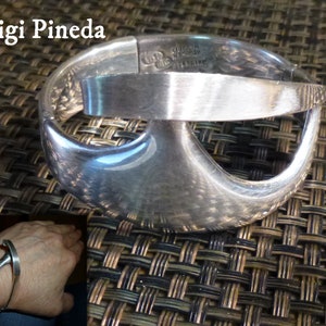 Modernist Sigi Pineda Sterling Silver Hinged Bracelet. Fabulous. Vintage 1960s Taxco Mexican Silver.