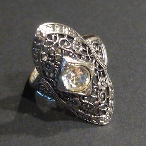 Art Deco Sterling Silver Ring. Vintage Circa 1930s. Marked Sterling Uncas. Size 6.5