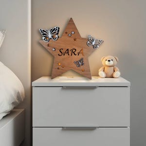 Drewniana lampka nocna w kształcie gwiazdy z imieniem