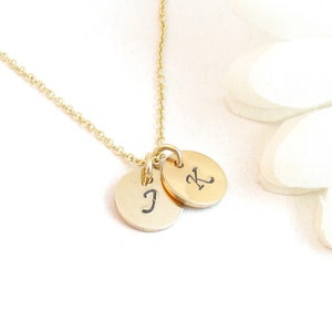 Collar con inicial de oro y dijes de 1, 2, 3 o 4 letras, regalo de joyería personalizado para mamá, madre, novia, nonna, nana, mimi, abuela, Lolli.