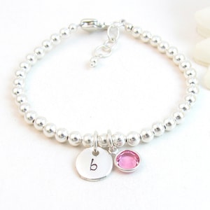 Pulsera de plata de ley con cuentas personalizadas y piedra de nacimiento para niñas, bebés, preadolescentes y adolescentes. Joyas con iniciales para niños. Pequeñas bolitas de 4 mm y dije.