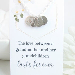 Collar de plata de ley con uno, dos, tres, cuatro, 2, 3, 4 iniciales de nietos, regalo personalizado de joyería del Día de la Madre para Nonna Nana Mimi