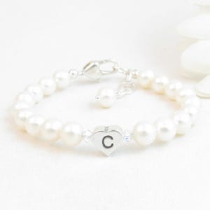 Pulsera de perla real personalizada para niña de las flores, pulsera con inicial de perla, regalo de joyería para niña de las flores, carta, boda, niña pequeña