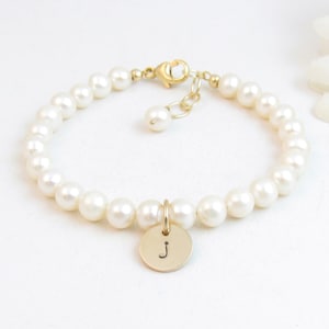 Pulsera de perlas reales para adultos con dije inicial de oro, joyería personalizada con letra de perla de agua dulce y cierre de oro, pulsera con dije de oro