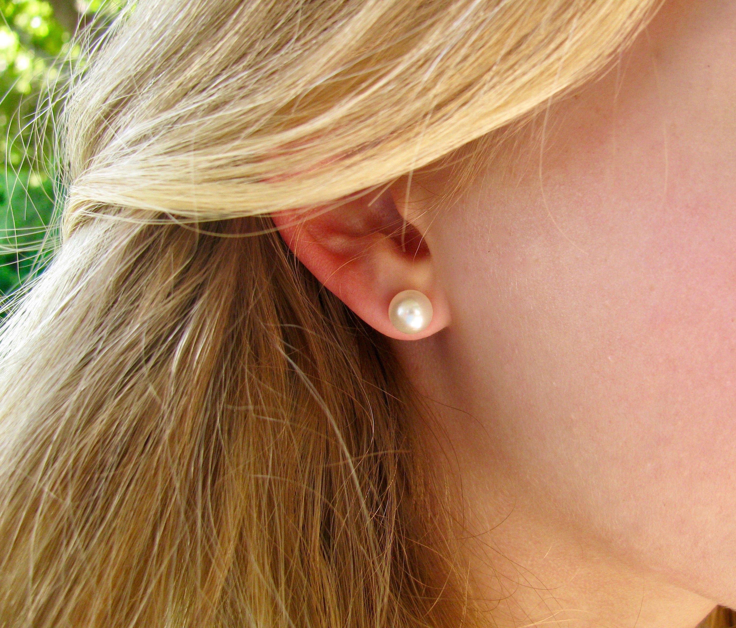 Cream Pearl Gold Polish Stud Earrings