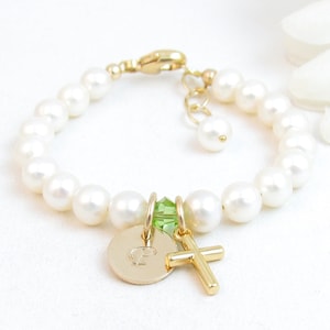 Pulsera de perlas auténticas con inicial dorada, dije de cruz y piedra de nacimiento para niño, regalo personalizado para bautizo, primera comunión, confirmación, ONU