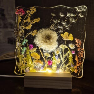 Resin Dandelion Night Light: Real Flower Epoxy Lamp, Nature Inspired Decor