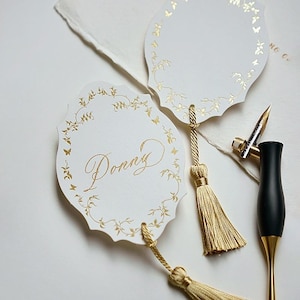 Tarjetas de lugar con nombre escrito a mano y borla Tarjetas de lugar para bodas Tarjetas para asientos Etiquetas con nombre para bodas Tarjetas con nombres de mesa con borla