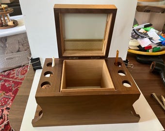 vintage Decatur Industries walnut 6 pipe stand and humidor 4 pipes and pipe holder