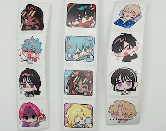 Puede incluir: Varias hojas de pegatinas con ilustraciones de personajes de estilo anime. Cada pegatina presenta un personaje diferente con diversos peinados, expresiones y atuendos. Las pegatinas están dispuestas en tiras verticales.
