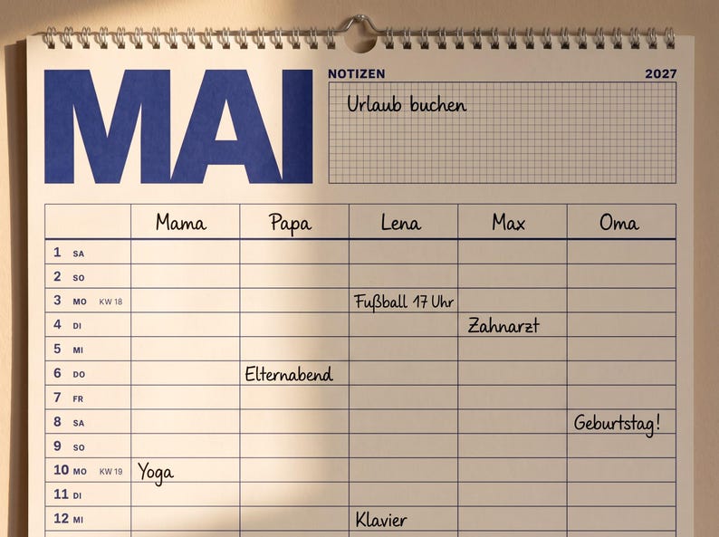 Calendario familiar 2027 A3 con 3, 4 o 5 columnas, planificador familiar en negrita con números de semana en rojo cereza, azul cobalto o rosa. imagen 3