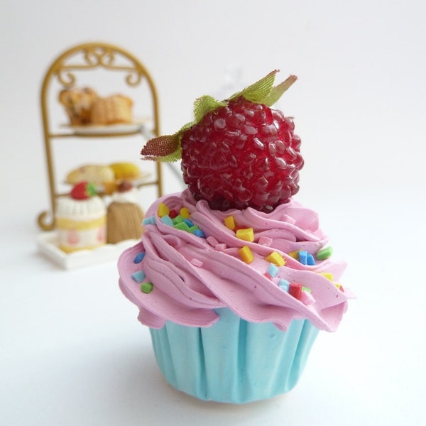 CUPCAKE CHARM gefälschte Kuchen - Ornament Cupcake Anhänger, Magnet-Kuchen, Christmas Ornament Cupcake, rosa Vereisung Mini-Format