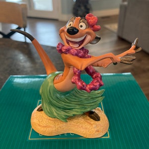 Disney WDCC Timon &quot;Luau!&quot; from &quot;The Lion King&quot; (1998) - COA and Original Box - Measures 4.5&quot; Tall.