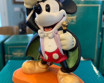 Disney WDCC Magician Mickey "On With The Show" (1997) COA and Original Box - 5" Tall.  This is the 1997 Members Only Sculpture.
