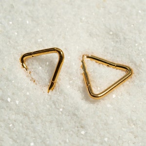 18G 16G Triangle Clicker Hoop Nose Ring Titanium Nose Hoop Septum Ring Nose Piercing Gold Silver Black Daith Cartilage Helix S16-23