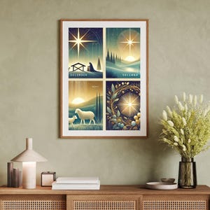 Op de afbeelding: Een ingelijst drukwerk met vier illustraties die het kerstverhaal uitbeelden. De afbeelding linksboven toont een ster aan de hemel boven een stal met een knielende figuur erin. De afbeelding rechtsboven toont een ster aan de hemel boven een besneeuwd landschap met bomen. De afbeelding linksonder toont een ster aan de hemel boven een veld met een schaap en een lam. De afbeelding rechtsonder toont een ster aan de hemel omringd door een krans van groen.