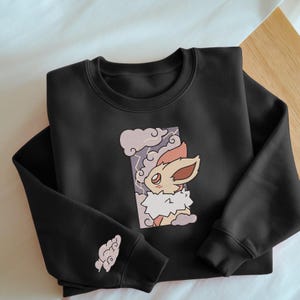 Felpa con ricamo Joteon Cloud, Evee Electric Lightning, maglietta anime con ricamo, PKM University, maglietta anime, maglietta unisex