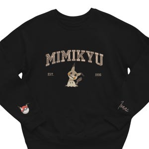 Felpa personalizzata con ricamo PKM Mimiku, nome personalizzato sulla manica, maglietta anime ricamata, PKM University, maglietta unisex anime