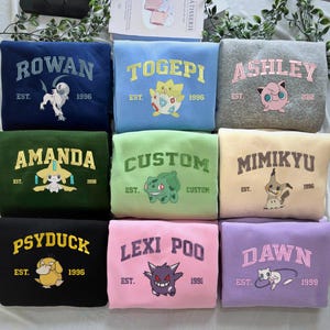 Sweatshirt met borduursel op maat PKM, shirt aangepaste naam en jaar, anime-t-shirt borduren, PKM-universiteit, anime-shirt, uniseks shirt