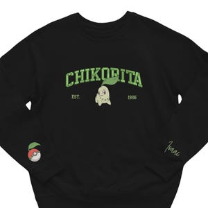 Felpa personalizzata con ricamo PKM Chikota, nome personalizzato sulla manica, maglietta anime ricamata, PKM University, maglietta unisex anime