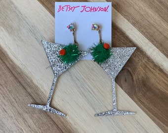 ¡Salud! Pendientes de cóctel Martini de Betsey Johnson