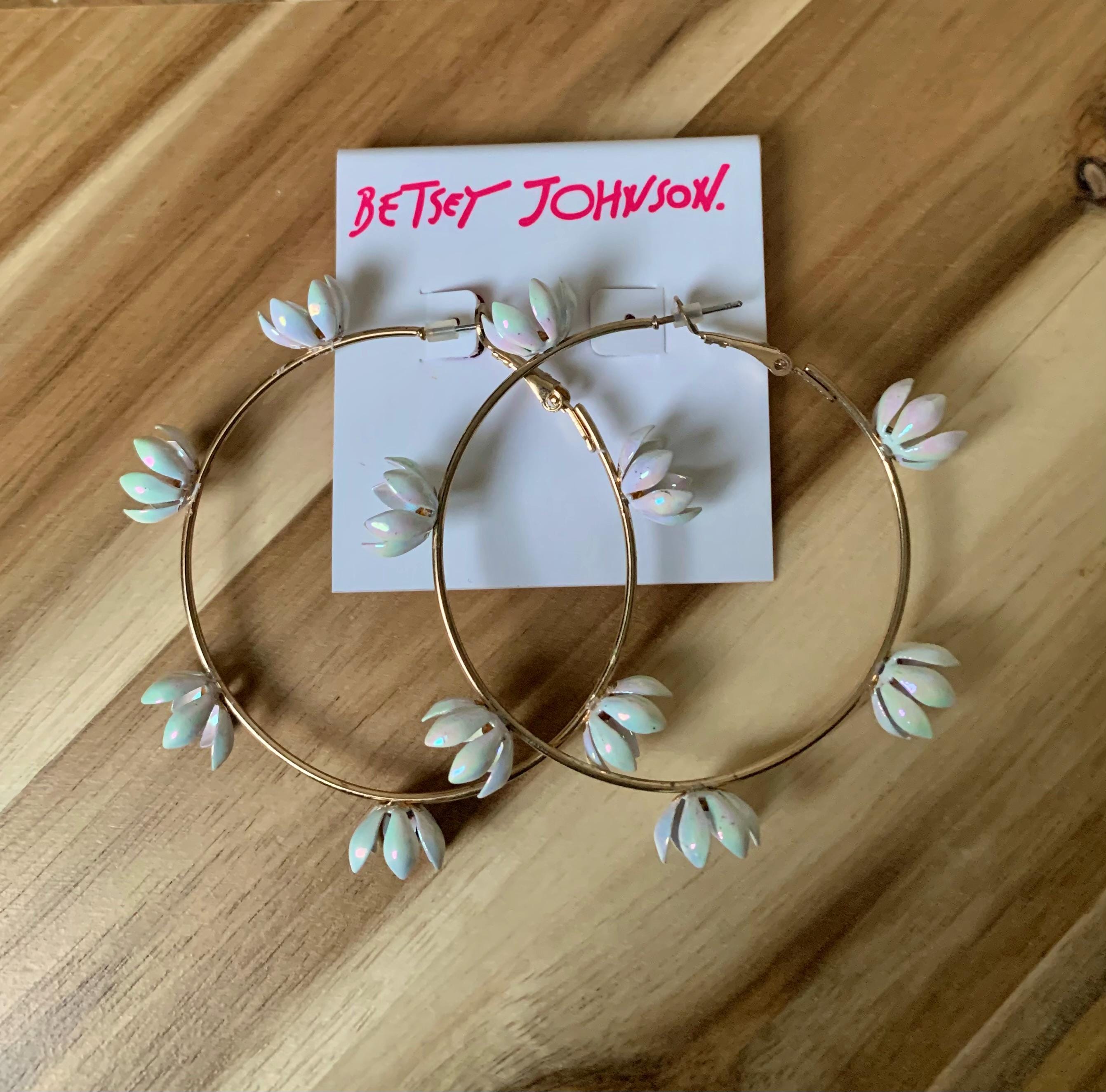 Betsey Johnson White Hoop Earrings with Pink Bead Stitching Betsey Johnson White Daisy Flower Hoop Earrings Jewelry - Etsy main image 2