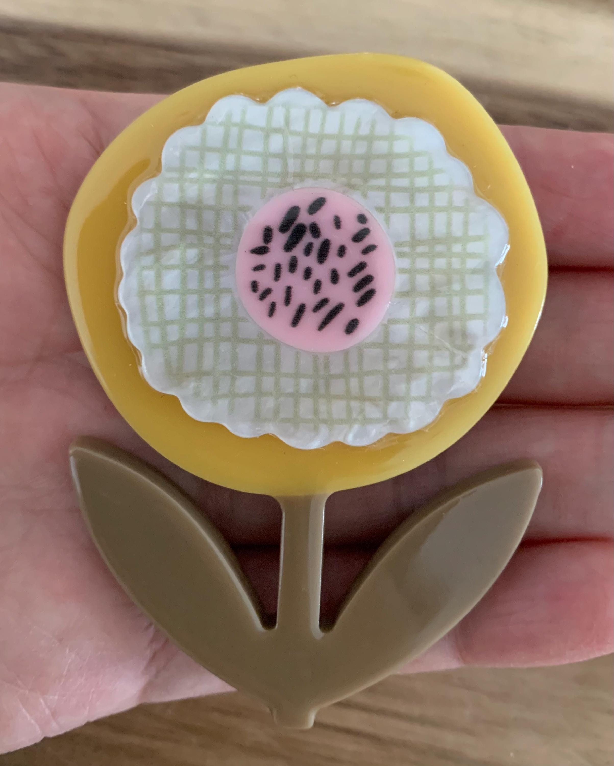 MAX MARA クレポンフラワーブローチ Weekend Max Mara Flower Resin Brooch Tallero Pin NWOT - Etsy