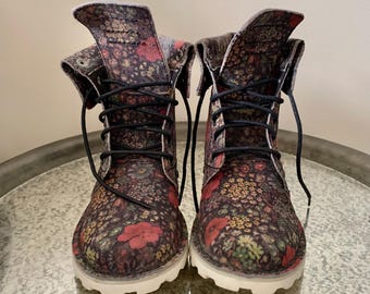 Botas vintage de piel auténtica con estampado floral de CAT Caterpillar, talla US 6/EU 37. Todos los precios incluyen aranceles estadounidenses.