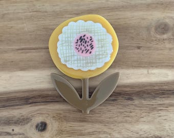 Weekend Max Mara flower resin brooch tallero pin NWOT all prices include US tariffs