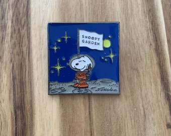 Broche esmaltada de Snoopy astronauta de Peanuts, nueva sin etiqueta. Todos los precios incluyen aranceles estadounidenses.