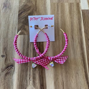 Betsey Johnson rode gingham strik hoepel oorbellen sieraden cadeau NWT alle itemprijzen zijn inclusief Amerikaanse tarieven