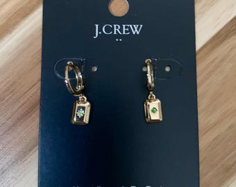 Pendientes de estrella verde chapados en oro de J Crew, nuevos con etiquetas. Todos los precios incluyen aranceles estadounidenses.