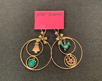 Pendientes Betsey Johnson Indian Summer Dream Catcher con búho, pájaro, herradura y corazón, NWT