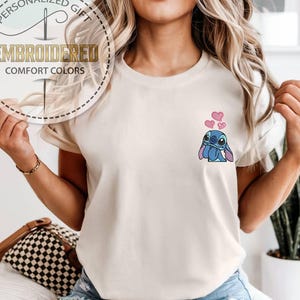 Embroidered Custom Stitch Angel Lilo Hibiscus T-Shirt, Comfort Colors Pocket Tee, Retro Character Outfit, Gift For Disney Couple Trip afbeelding 1