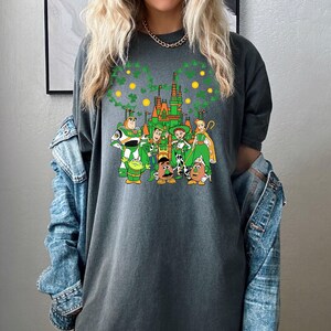 Camiseta de colores cómodos, camiseta de Toy Story, camiseta de San Patricio, camiseta del Sheriff Woody, camiseta de Buzz Lightyear, camiseta de San Patricio de Disney, camiseta de Jessie imagen 3