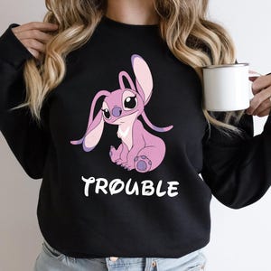 Sudadera de Stitch, camiseta de ángel, camiseta de problemas, camiseta divertida de Stitch, camiseta de ángel adorable, regalo para mi amor, camiseta familiar de Stitch, camiseta de vacaciones de Disney imagen 4
